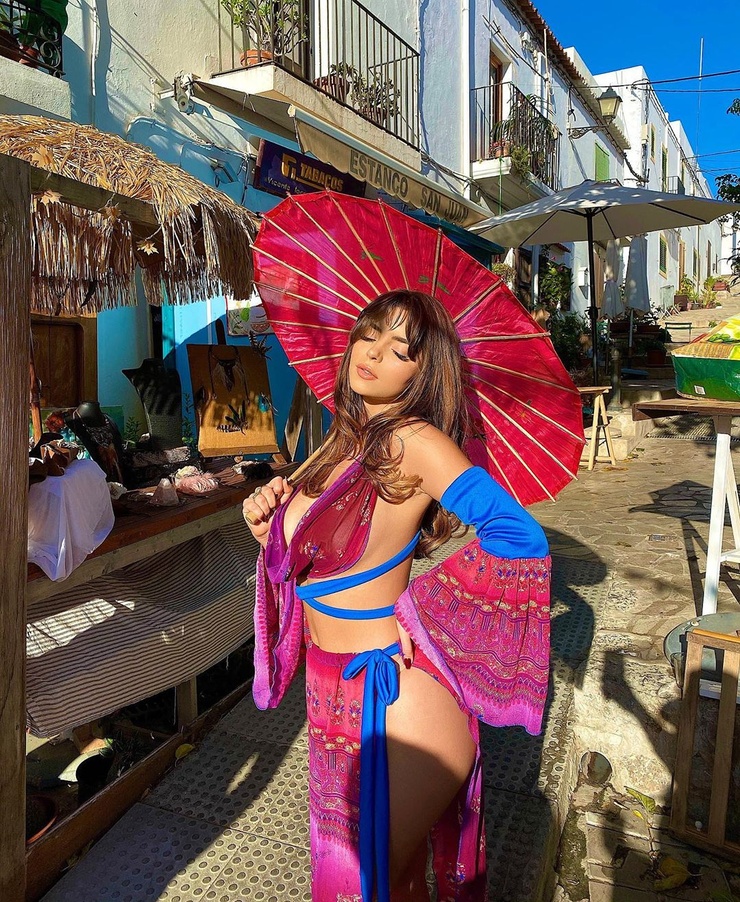 Demi Rose