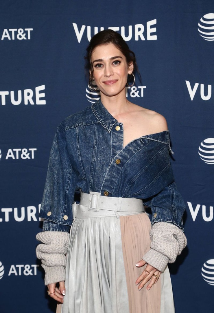 Lizzy Caplan