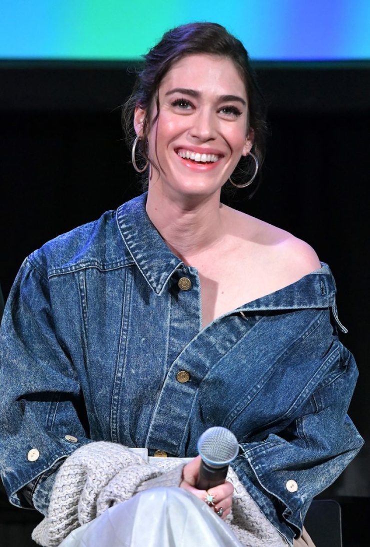 Lizzy Caplan Lizzy Caplan