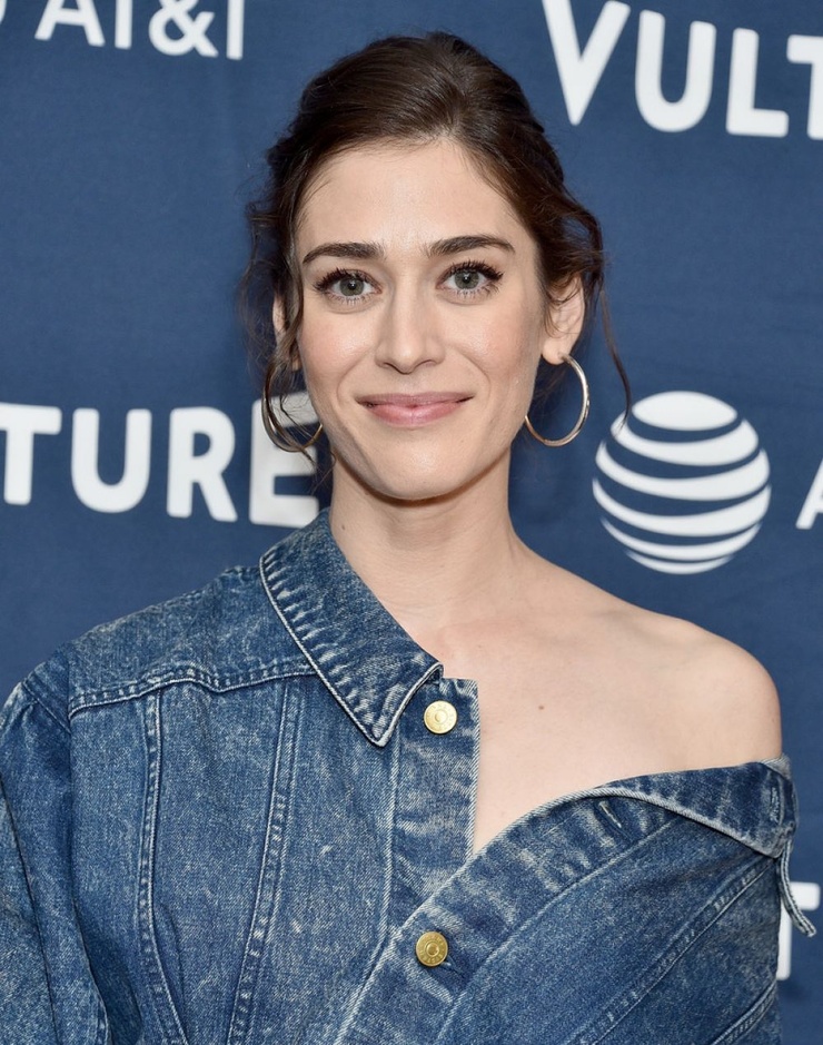 Lizzy Caplan Lizzy Caplan