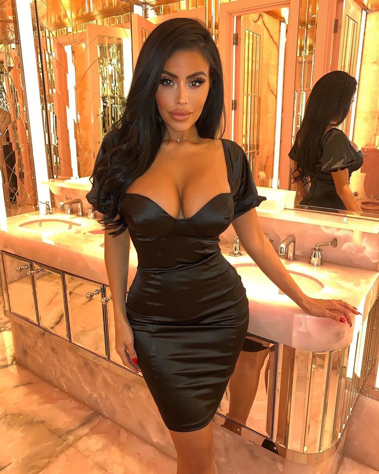 Chloe Saxon Chloe Saxon
