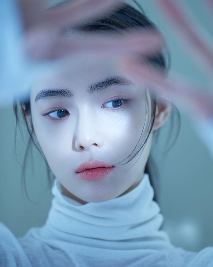 Suzu Hong