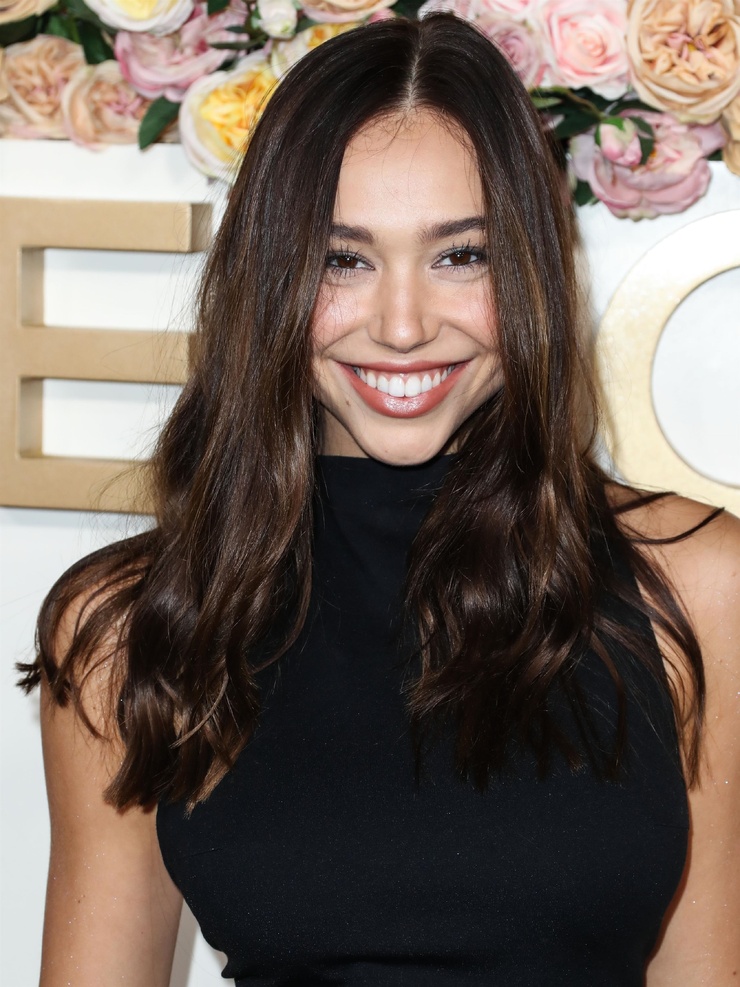 Alexis Ren
