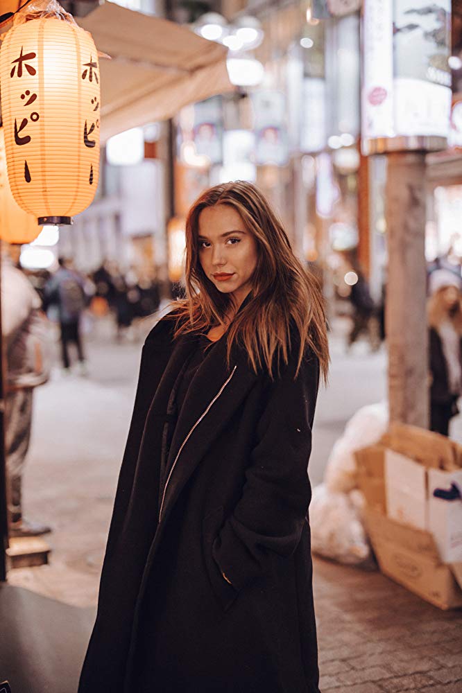 Alexis Ren