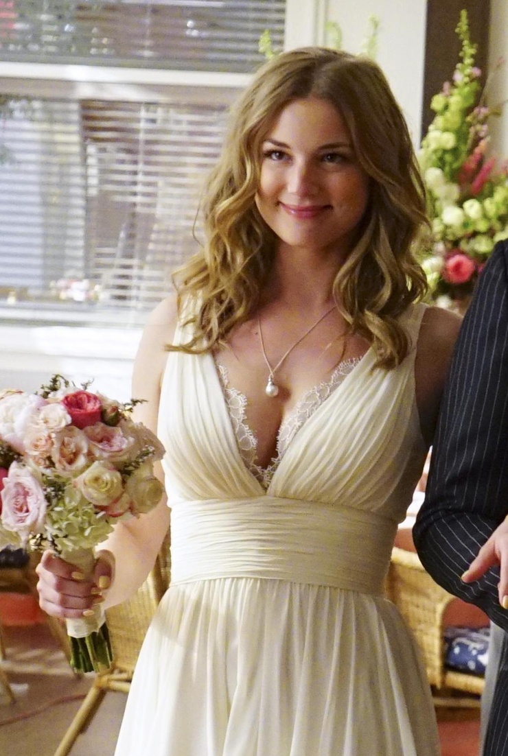 Emily VanCamp Emily VanCamp