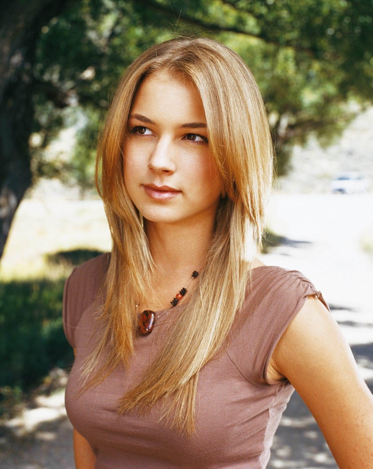 Emily VanCamp Emily VanCamp