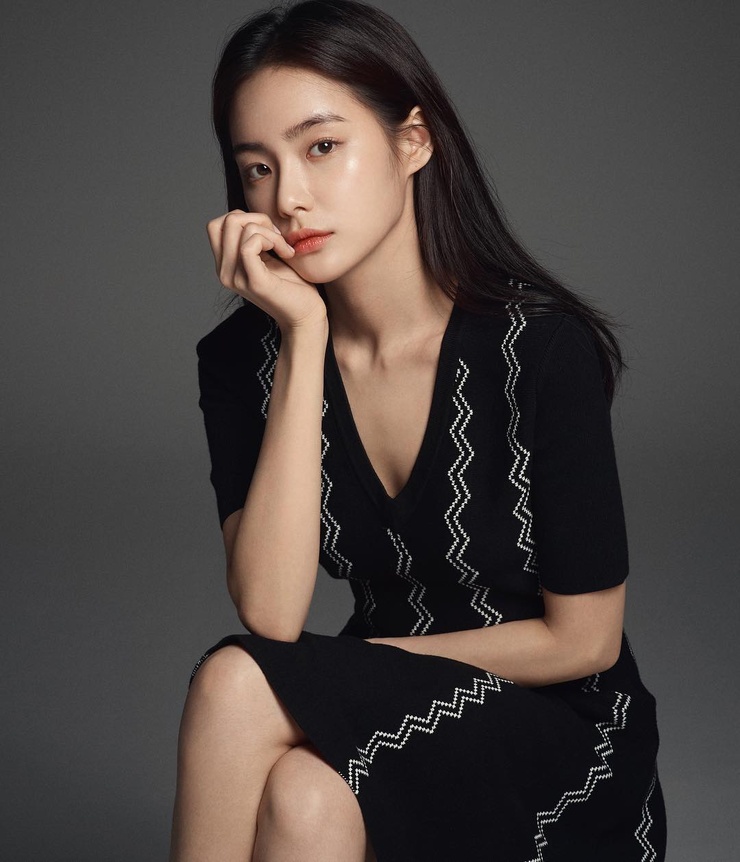 Suzu Hong