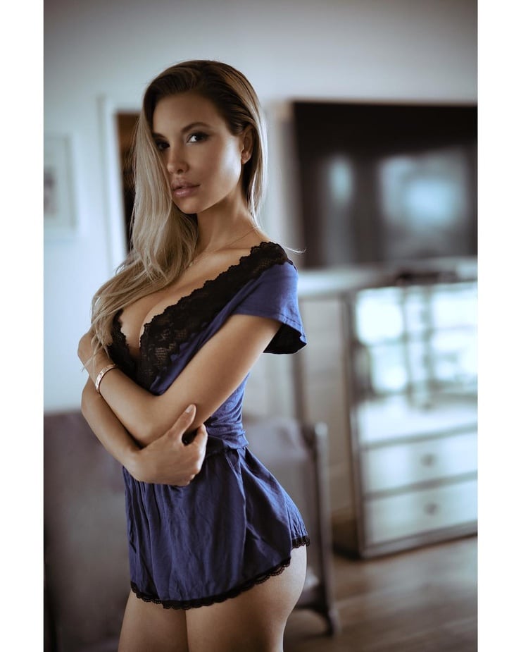 Elena Belle Elena Belle