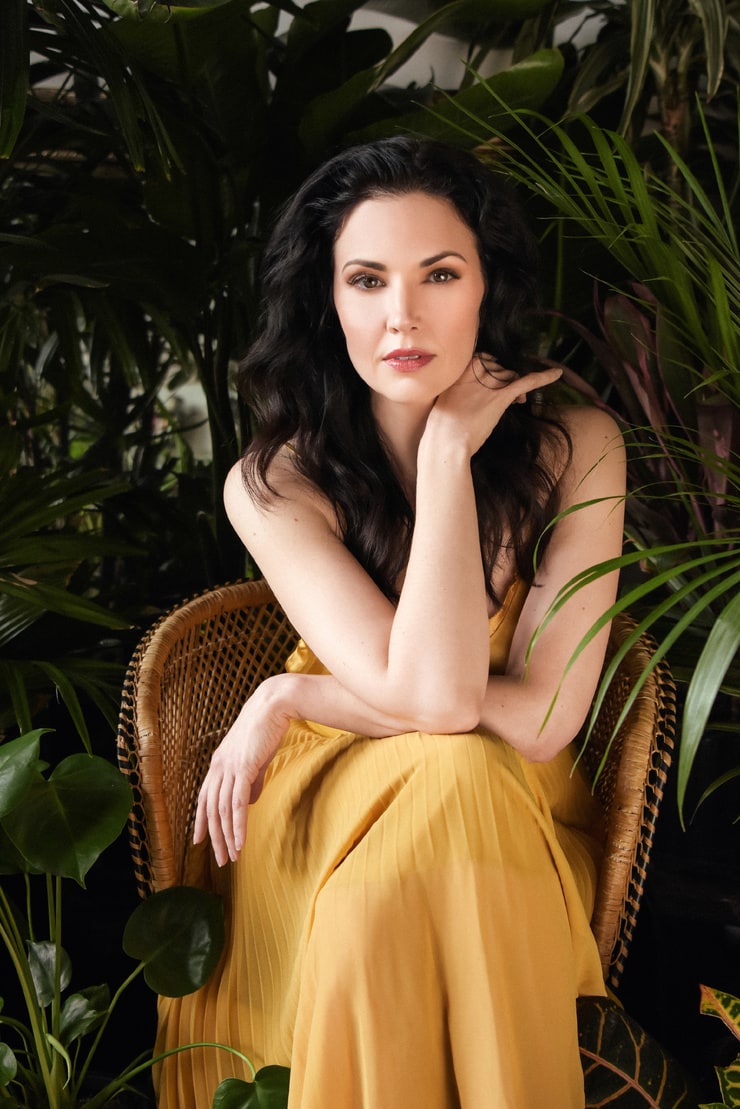 Laura Mennell