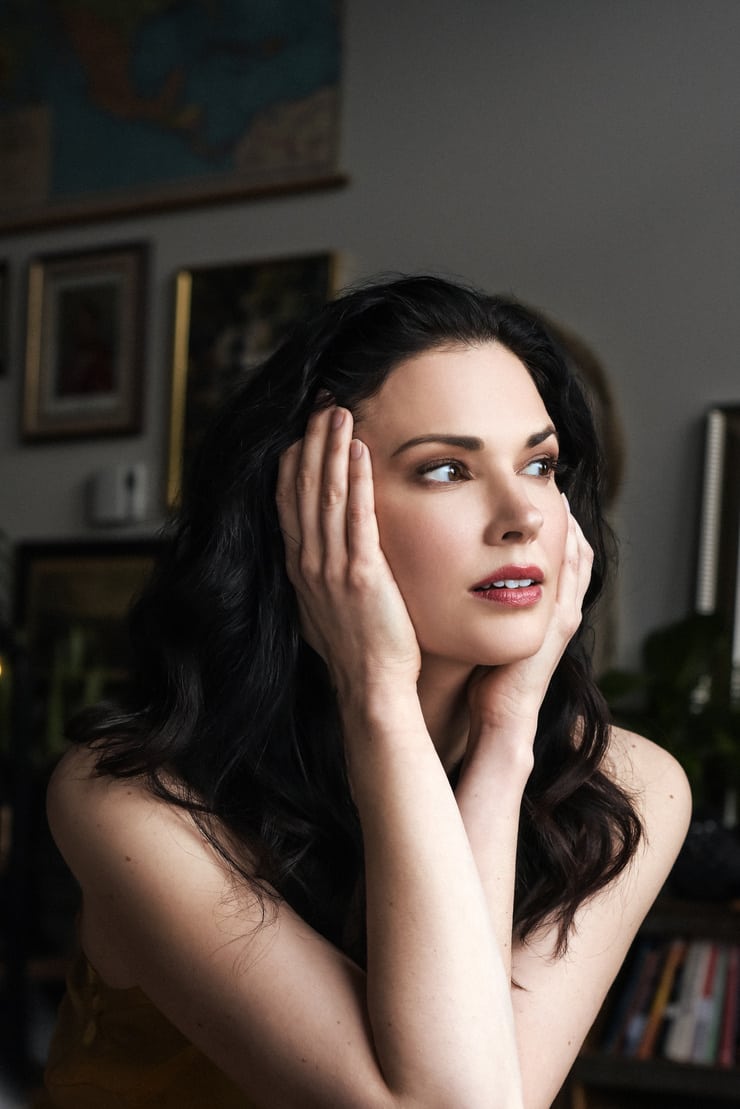 Laura Mennell