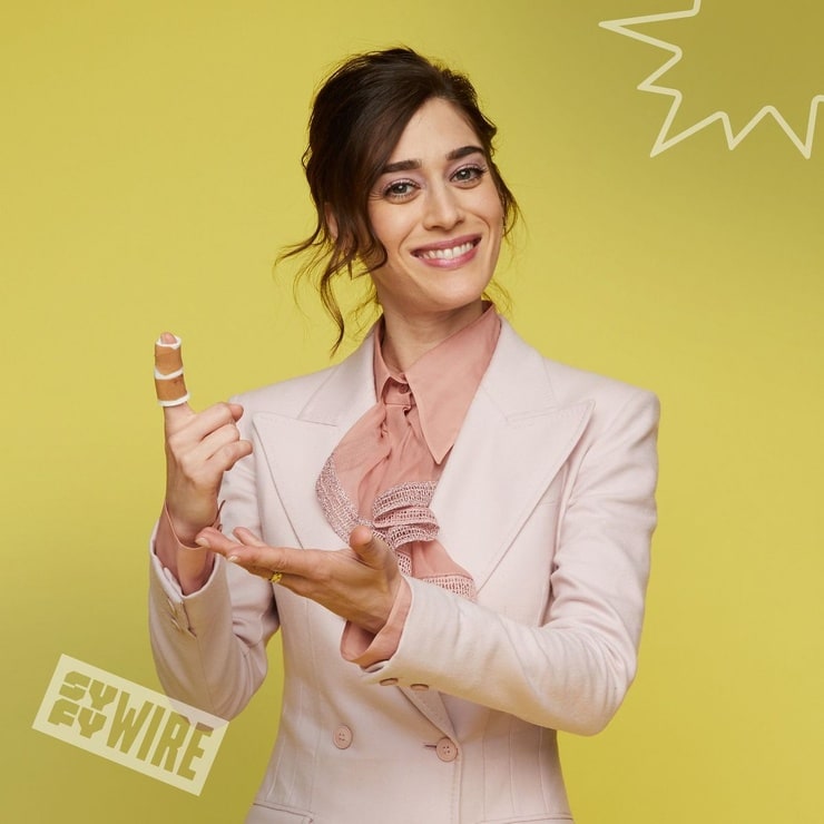 Lizzy Caplan