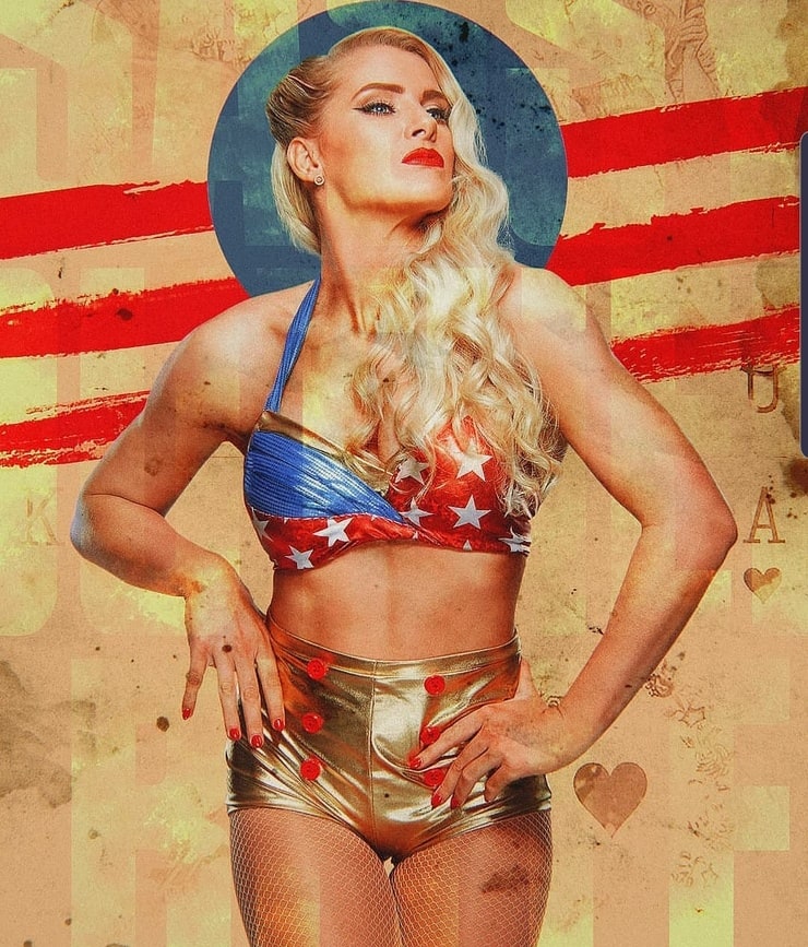 Lacey Evans.