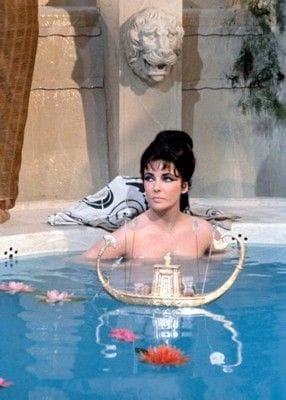 Cleopatra (Elizabeth Taylor)