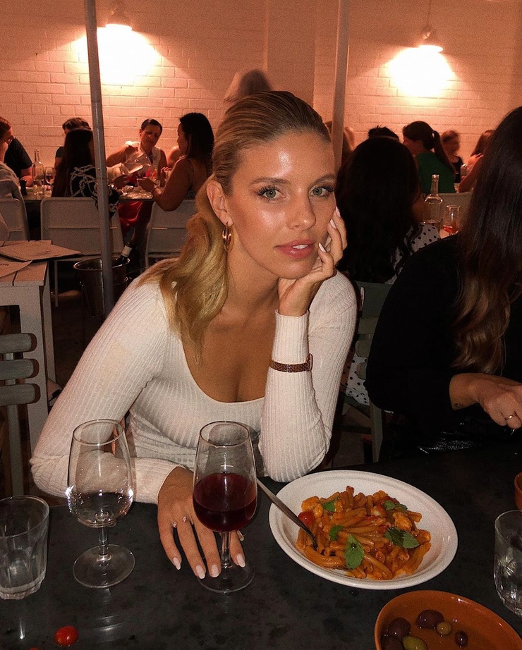 Natasha Oakley Natasha Oakley