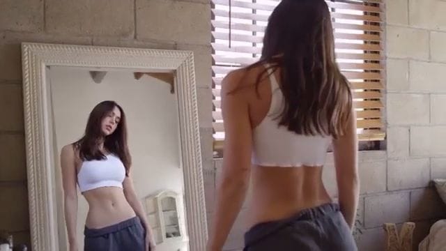 Alexis Ren