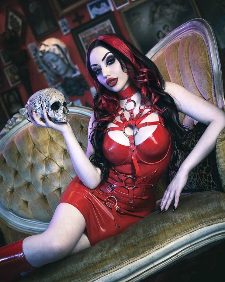 Dani Divine