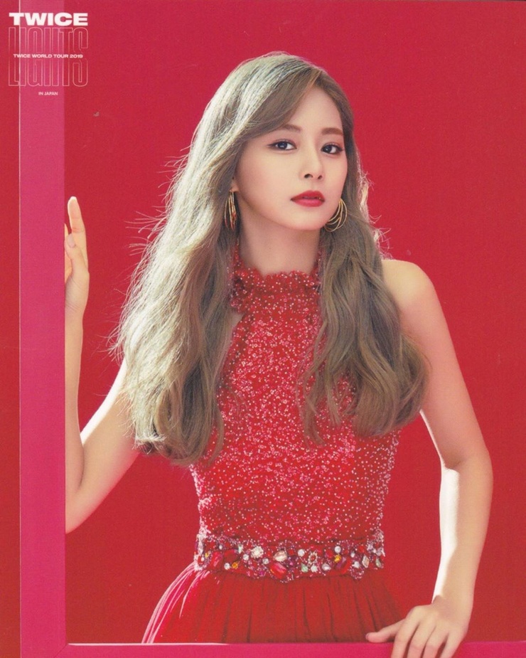 Chou Tzu-yu (Tzuyu) Chou Tzu-yu (Tzuyu)
