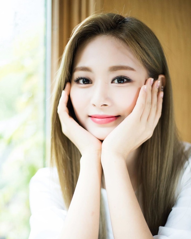 Chou Tzu-yu (Tzuyu) Chou Tzu-yu (Tzuyu)