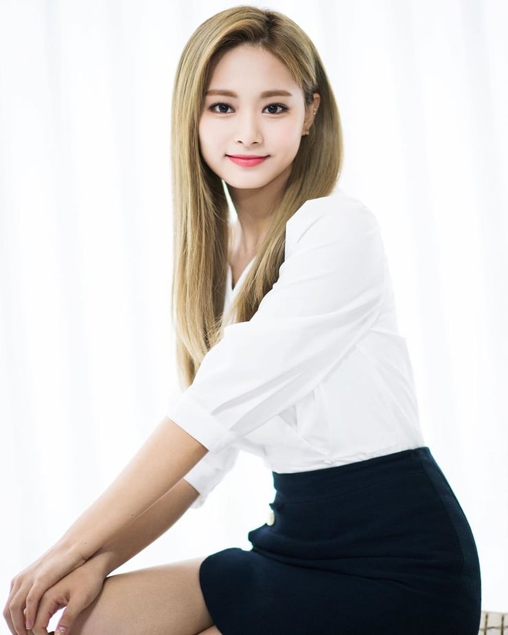 Chou Tzu-yu (Tzuyu) Chou Tzu-yu (Tzuyu)