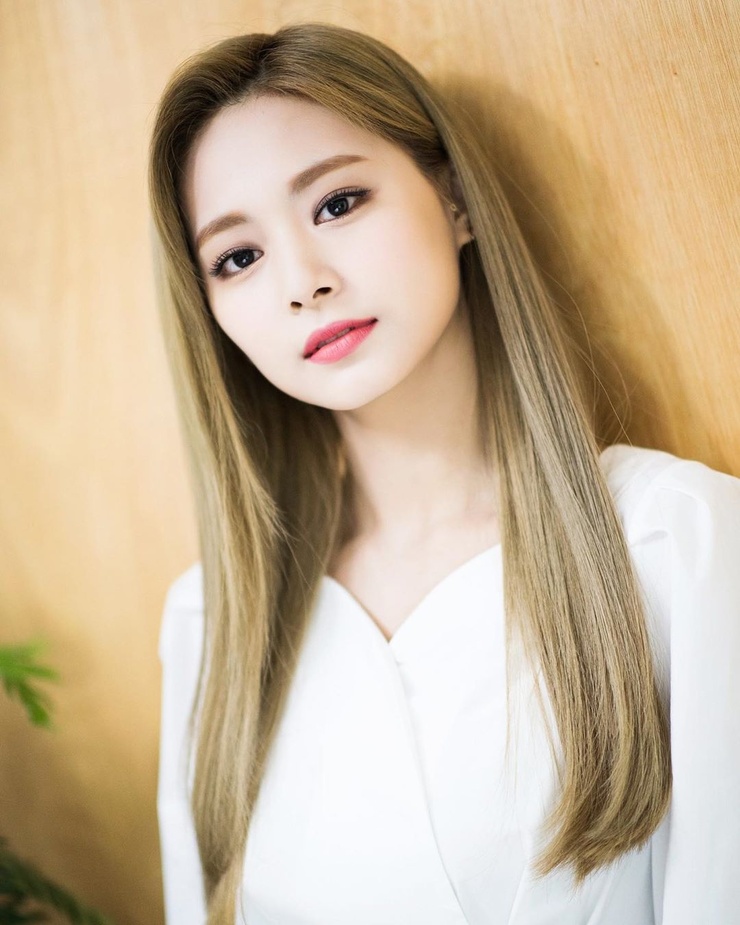 Chou Tzu-yu (Tzuyu) Chou Tzu-yu (Tzuyu)