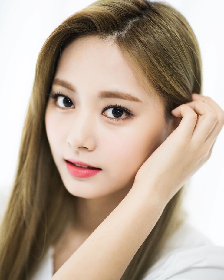 Chou Tzu-yu (Tzuyu) Chou Tzu-yu (Tzuyu)