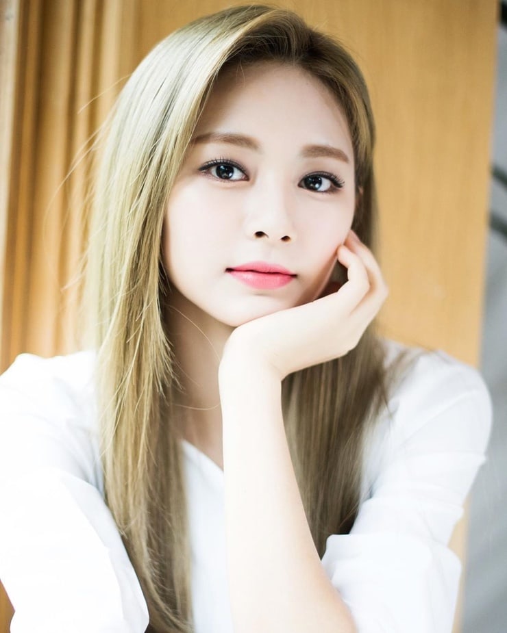 Chou Tzu-yu (Tzuyu) Chou Tzu-yu (Tzuyu)