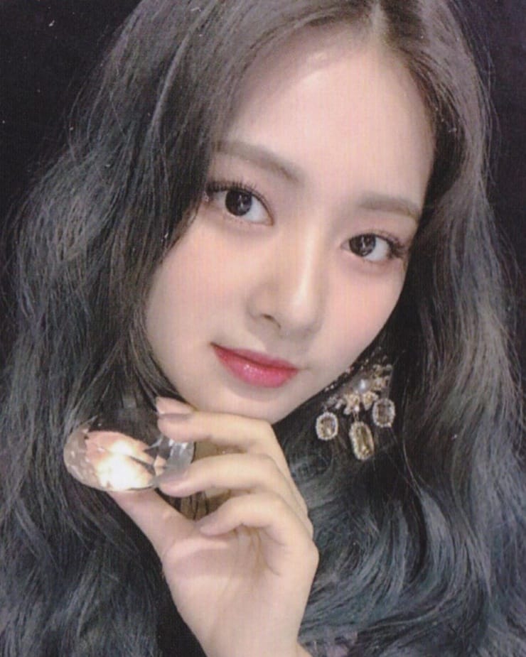 Chou Tzu-yu (Tzuyu) Chou Tzu-yu (Tzuyu)