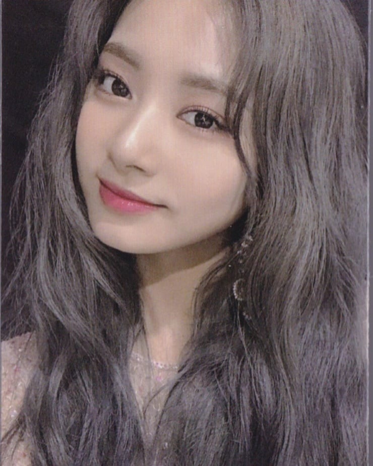 Chou Tzu-yu (Tzuyu) Chou Tzu-yu (Tzuyu)