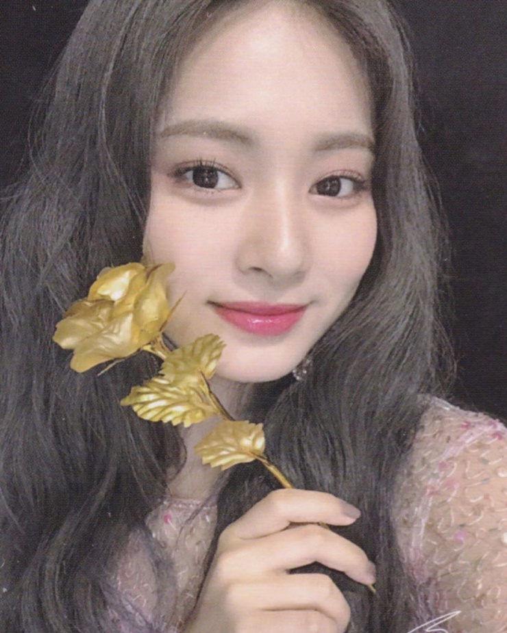 Chou Tzu-yu (Tzuyu) Chou Tzu-yu (Tzuyu)