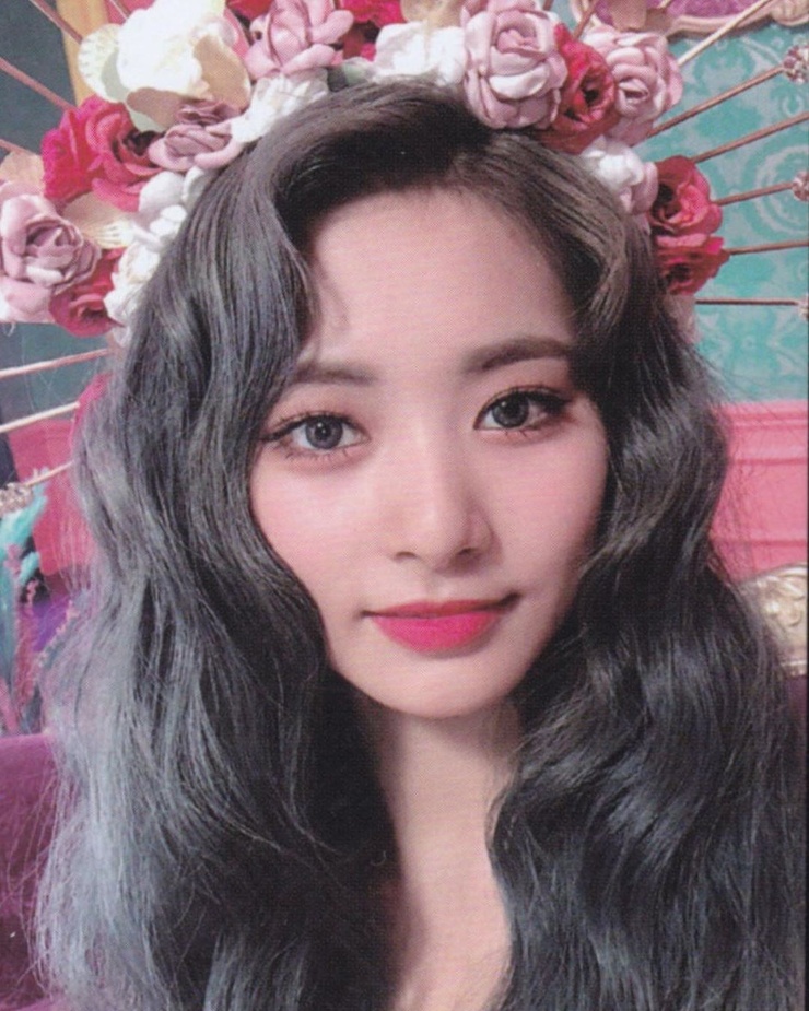 Chou Tzu-yu (Tzuyu) Chou Tzu-yu (Tzuyu)