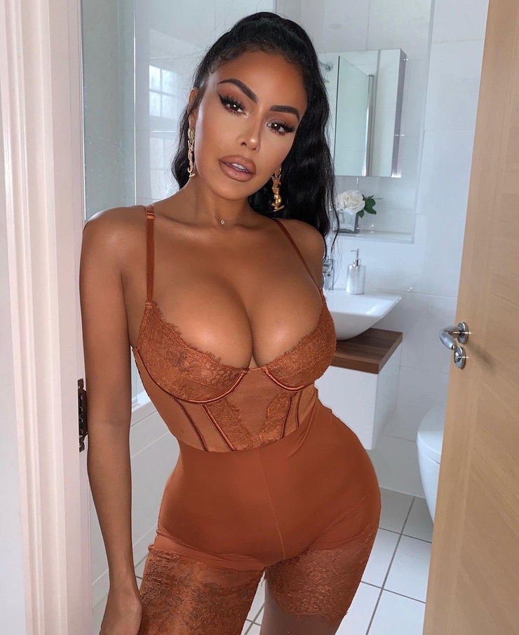 Chloe Saxon