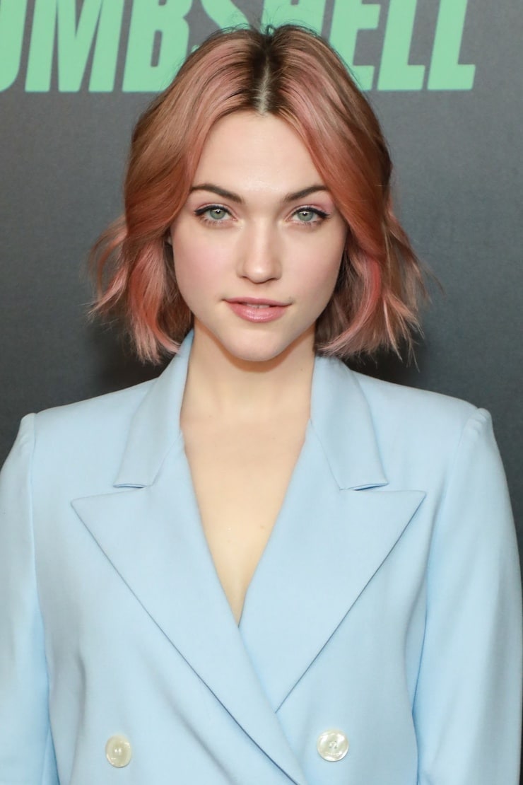 Violett Beane