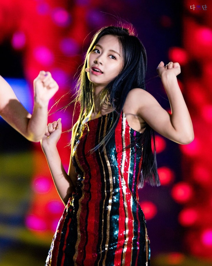Chou Tzu-yu (Tzuyu) Chou Tzu-yu (Tzuyu)