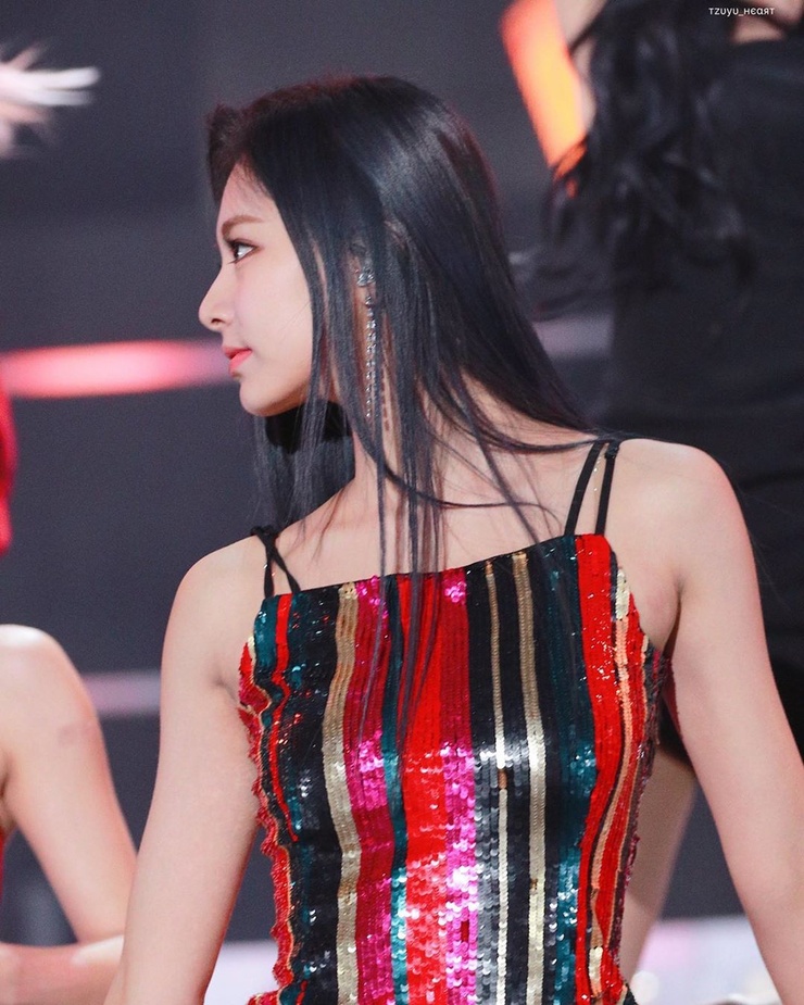 Chou Tzu-yu (Tzuyu) Chou Tzu-yu (Tzuyu)