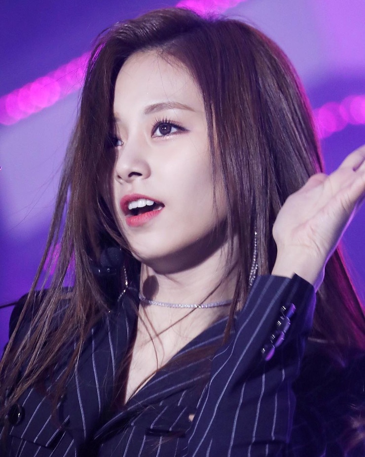 Chou Tzu-yu (Tzuyu) Chou Tzu-yu (Tzuyu)
