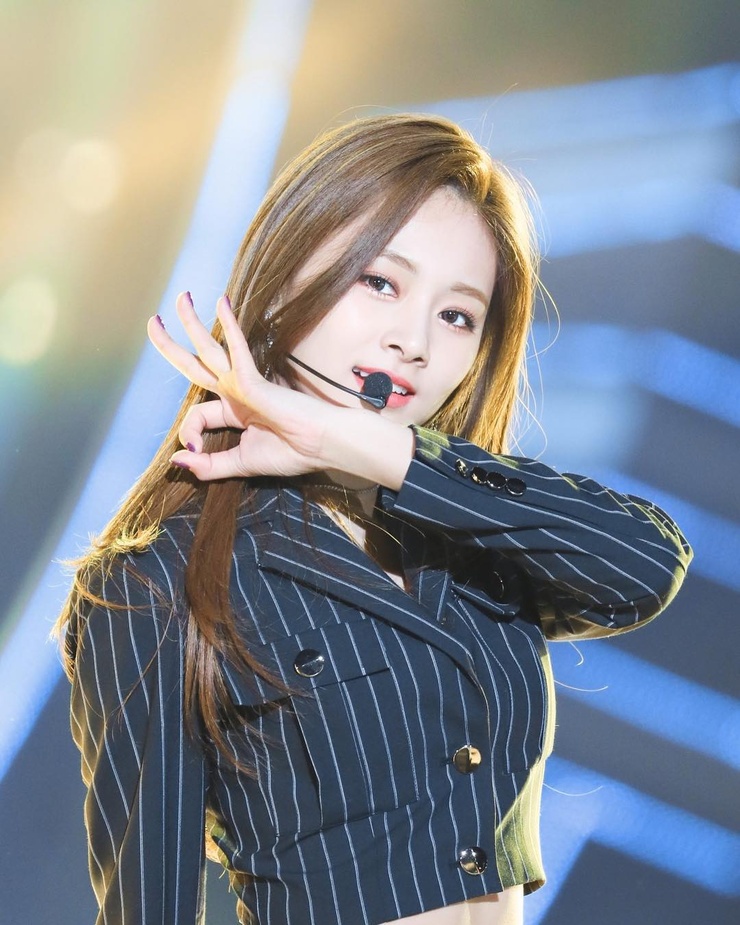 Chou Tzu-yu (Tzuyu) Chou Tzu-yu (Tzuyu)