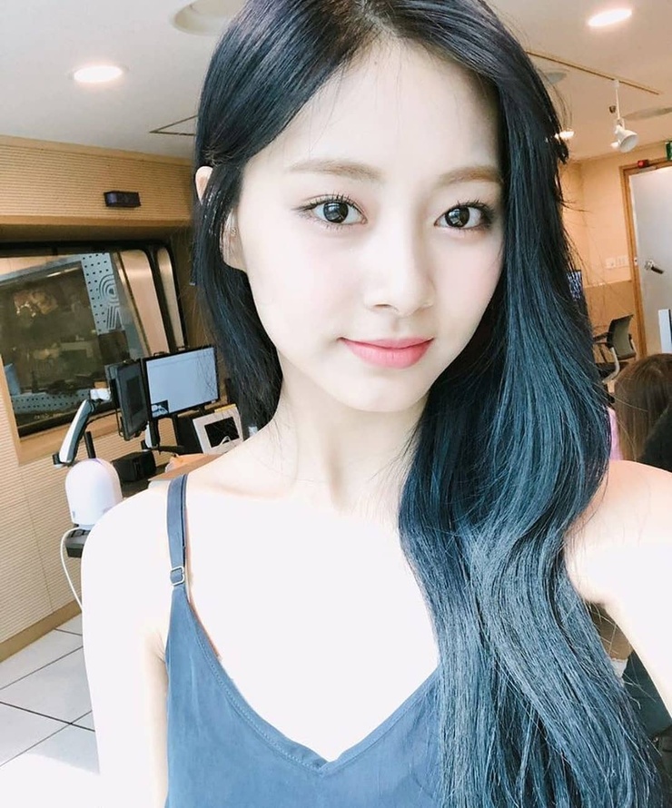 Chou Tzu-yu (Tzuyu) Chou Tzu-yu (Tzuyu)