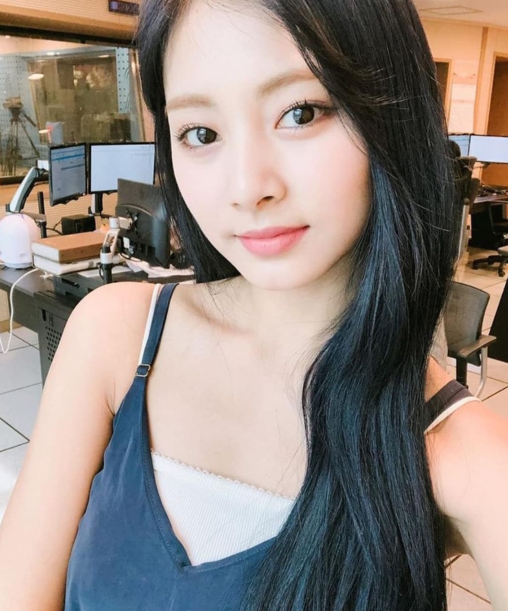 Chou Tzu-yu (Tzuyu) Chou Tzu-yu (Tzuyu)