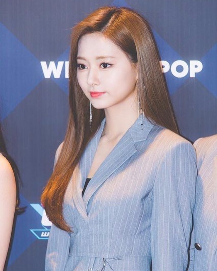 Chou Tzu-yu (Tzuyu) Chou Tzu-yu (Tzuyu)