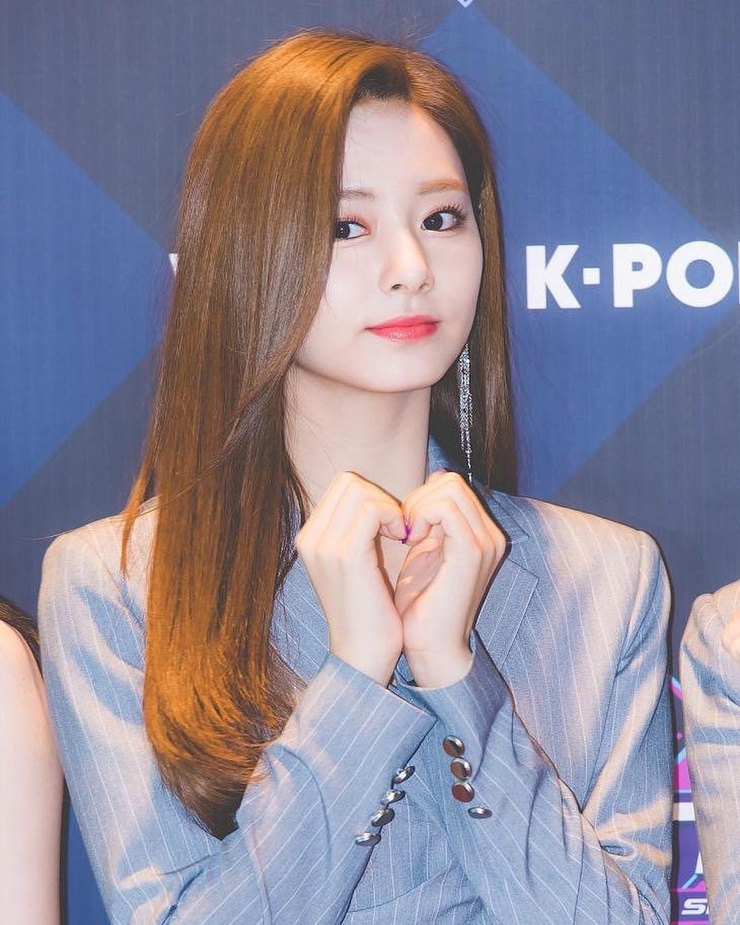 Chou Tzu-yu (Tzuyu) Chou Tzu-yu (Tzuyu)