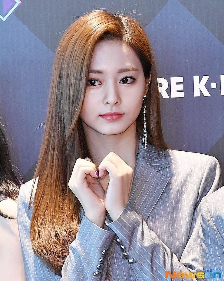 Chou Tzu-yu (Tzuyu) Chou Tzu-yu (Tzuyu)