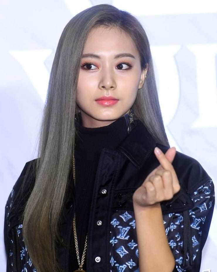 Chou Tzu-yu (Tzuyu) Chou Tzu-yu (Tzuyu)