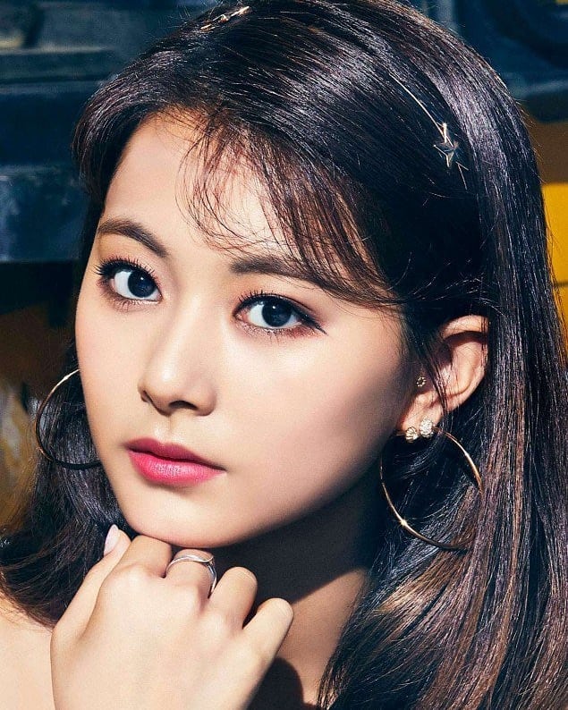 Chou Tzu-yu (Tzuyu) Chou Tzu-yu (Tzuyu)