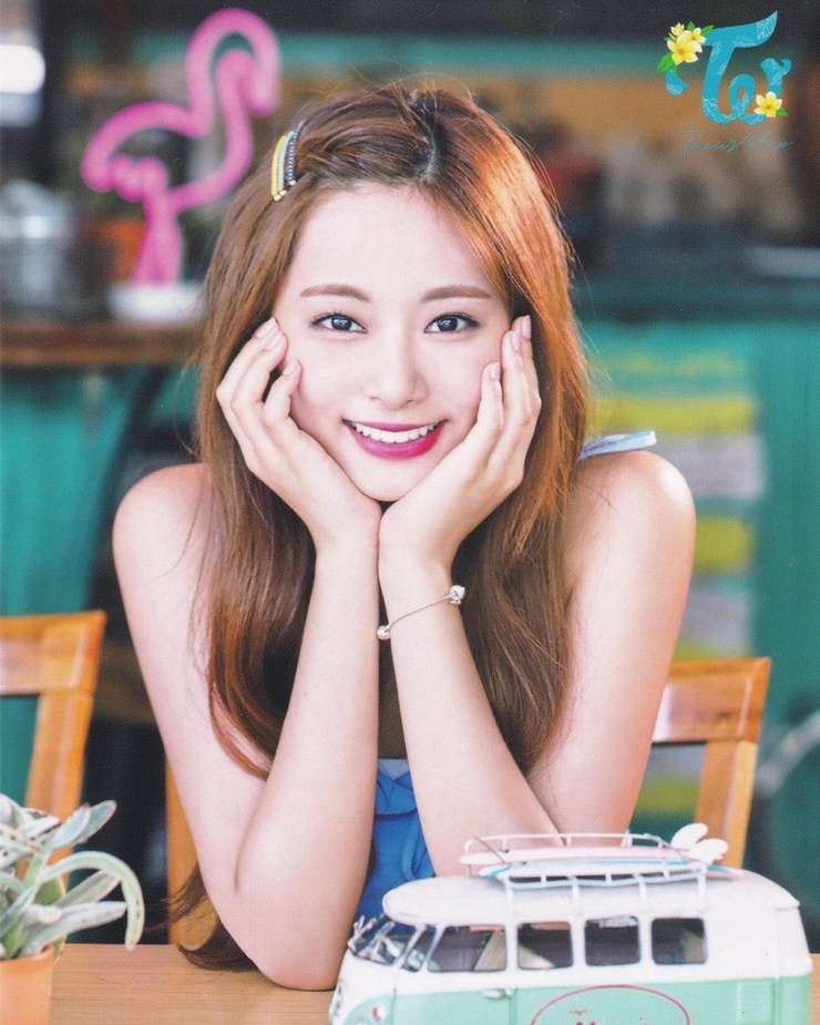 Chou Tzu-yu (Tzuyu) Chou Tzu-yu (Tzuyu)