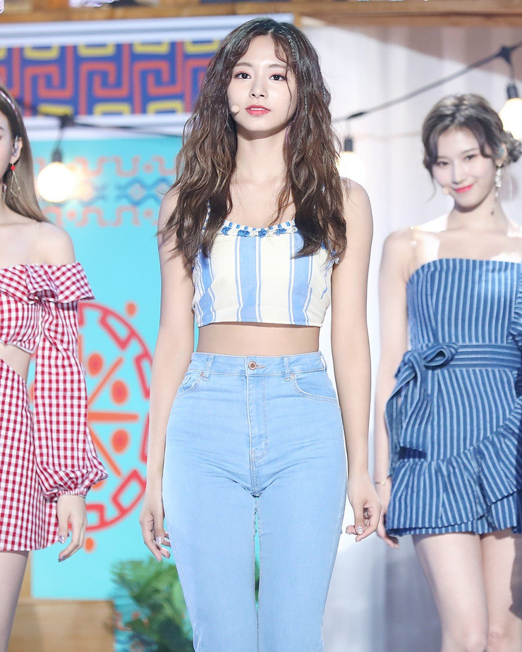 Chou Tzu-yu (Tzuyu) Chou Tzu-yu (Tzuyu)