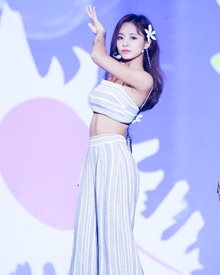 Chou Tzu-yu (Tzuyu) Chou Tzu-yu (Tzuyu)