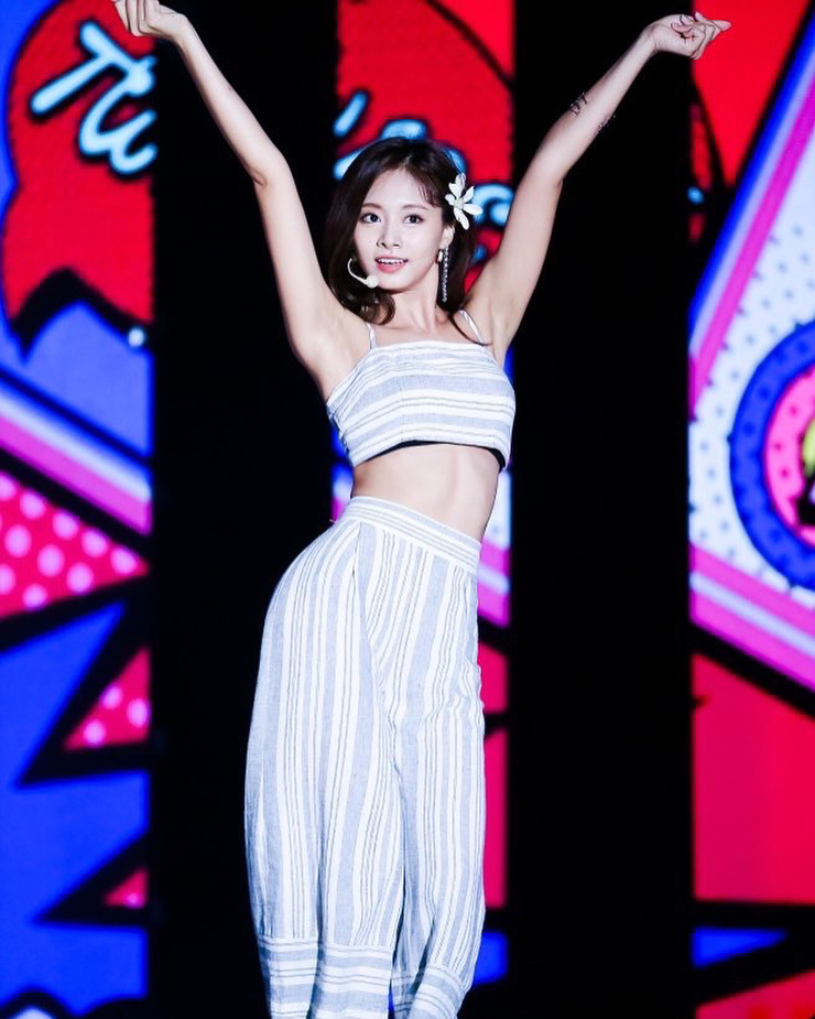 Chou Tzu-yu (Tzuyu) Chou Tzu-yu (Tzuyu)
