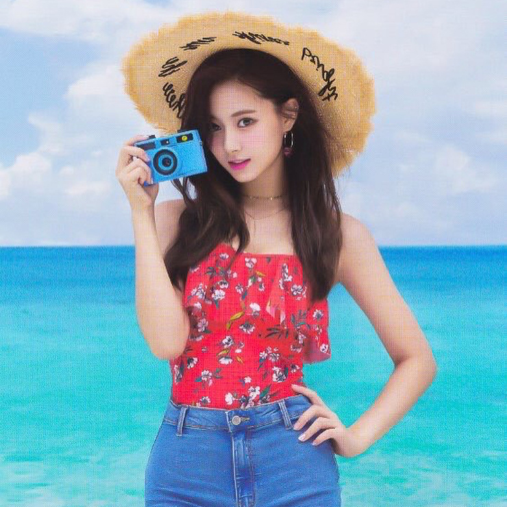 Chou Tzu-yu (Tzuyu) Chou Tzu-yu (Tzuyu)