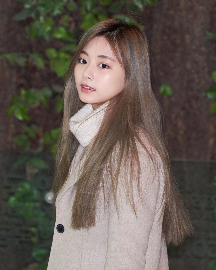 Chou Tzu-yu (Tzuyu) Chou Tzu-yu (Tzuyu)