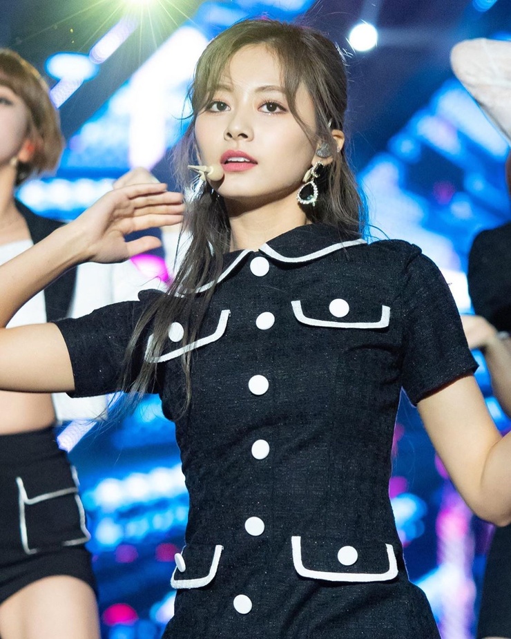 Chou Tzu-yu (Tzuyu) Chou Tzu-yu (Tzuyu)